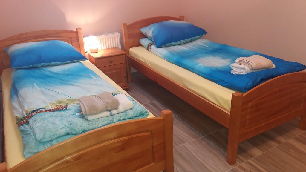 Noclegi Avoca Pyrzowice Bagian luar foto