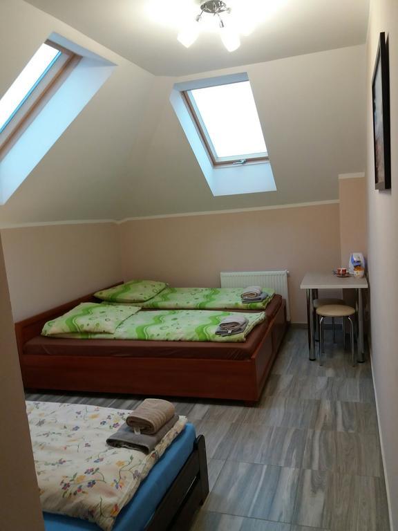 Noclegi Avoca Pyrzowice Bagian luar foto